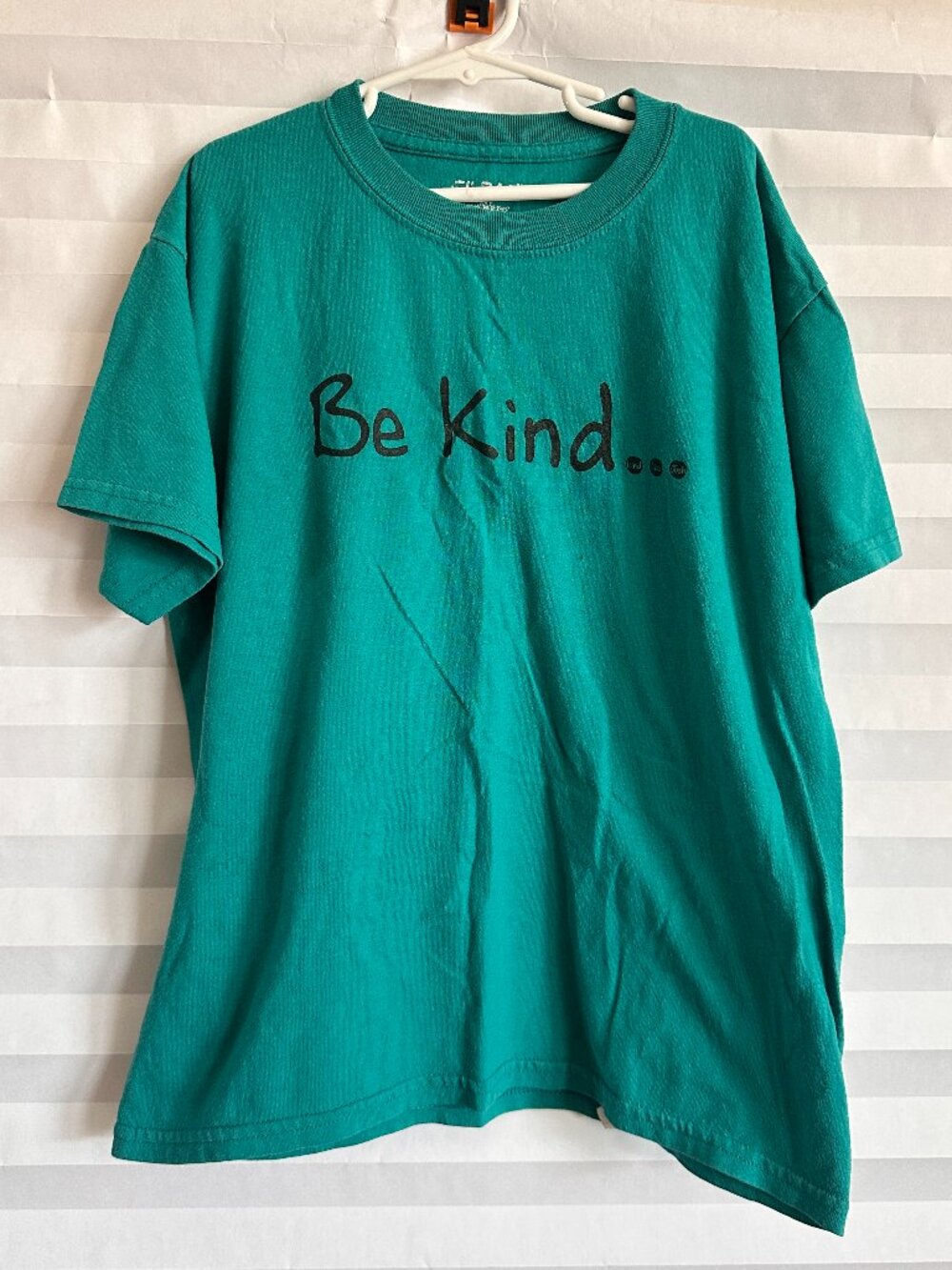 Be Kind Graphic T-Shirt Womens Size Medium M Teal Aqua Short Sleeve Crewneck